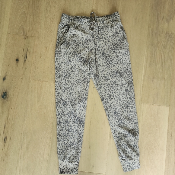 Sundry Women's Animal Print Pull On Jogger Sweatpants in Oatmeal - Picture 2 of 5